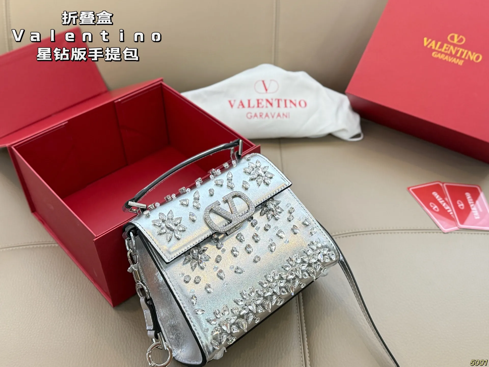4️⃣Color ¥460 Folding Box Valentino Star Diamond Edition Handbag Simple bag silhouette unlocks fashionable charm Can be salty or sweet Make you the most beautiful girl on the street Very versatile yyds Size: 18 14