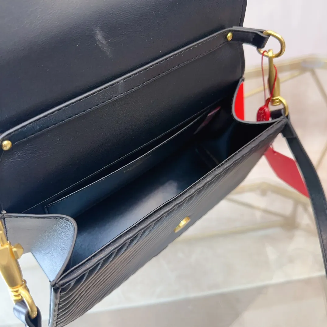 p320 (gift box packaging) Valentino Logo shoulder bag, full of luxury, a classic among classics, can be easily matched with any combination, size 26*11cm. le