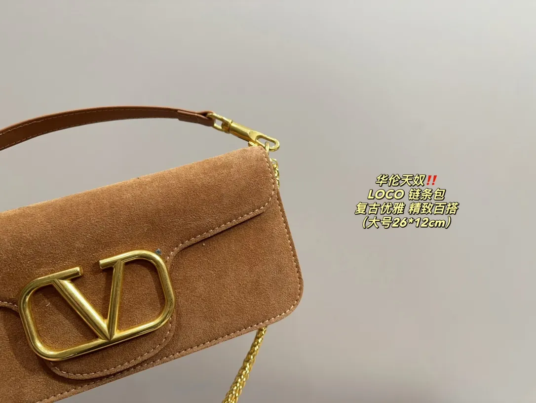 Large P350 with folding box⚠️Size 26.12 Small P330 with folding box⚠️Size 20.11 Valentino suede LOCO chain bag Retro and elegant, full of high-end feel, moderate size, touching capacity, easy to carry in casual and formal wear