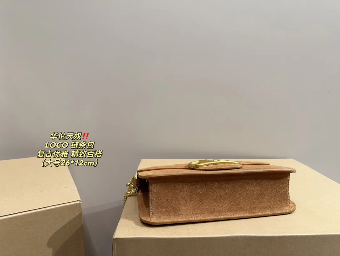 Large P350 with folding box⚠️Size 26.12 Small P330 with folding box⚠️Size 20.11 Valentino suede LOCO chain bag Retro and elegant, full of high-end feel, moderate size, touching capacity, easy to carry in casual and formal wear
