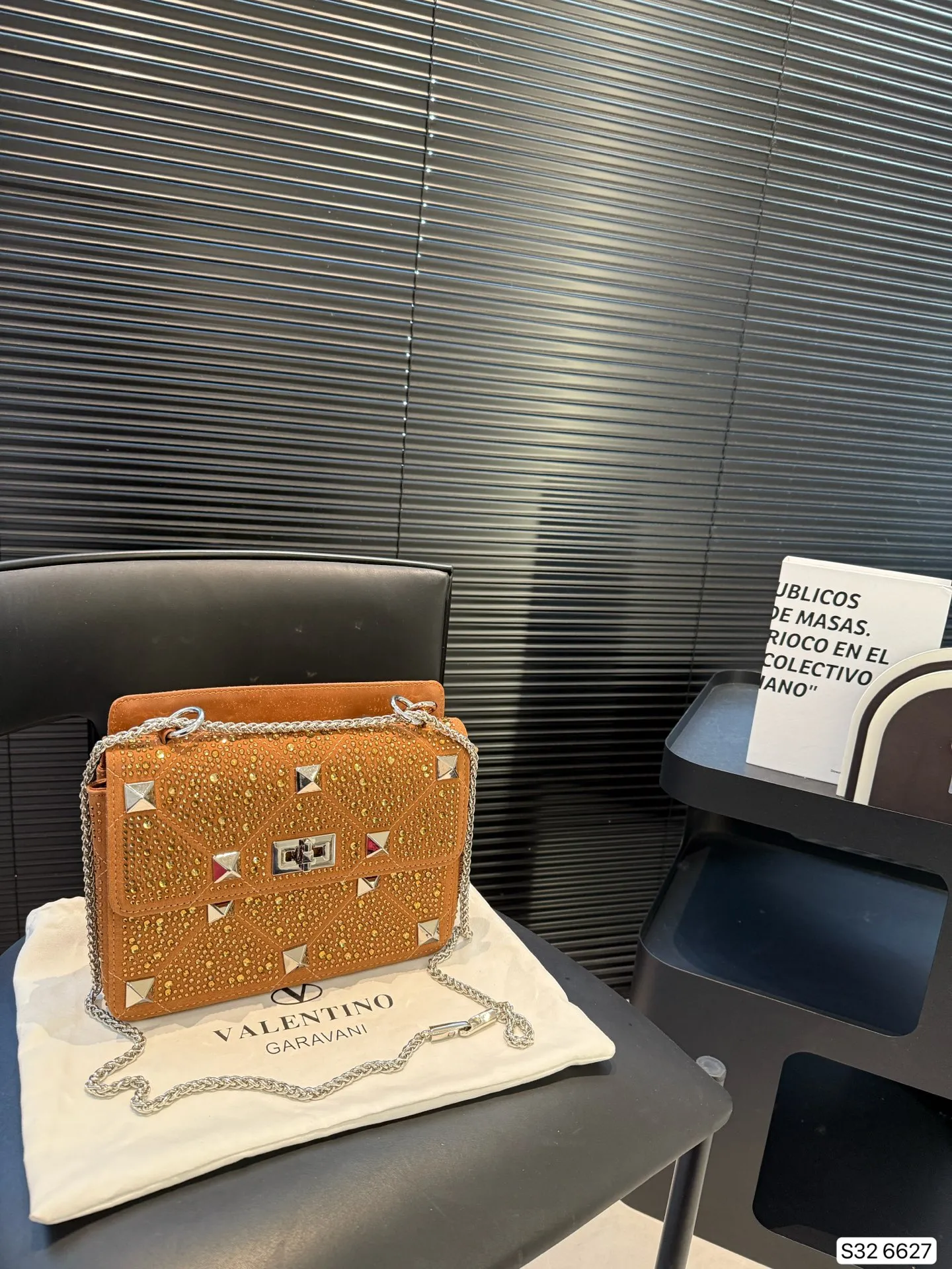 P420 with folding box Valentino rhinestone bag, versatile and fashionable, super good-looking, a must-have item for every trendy and cool girl/ Size: 24 17 Item No. 6627