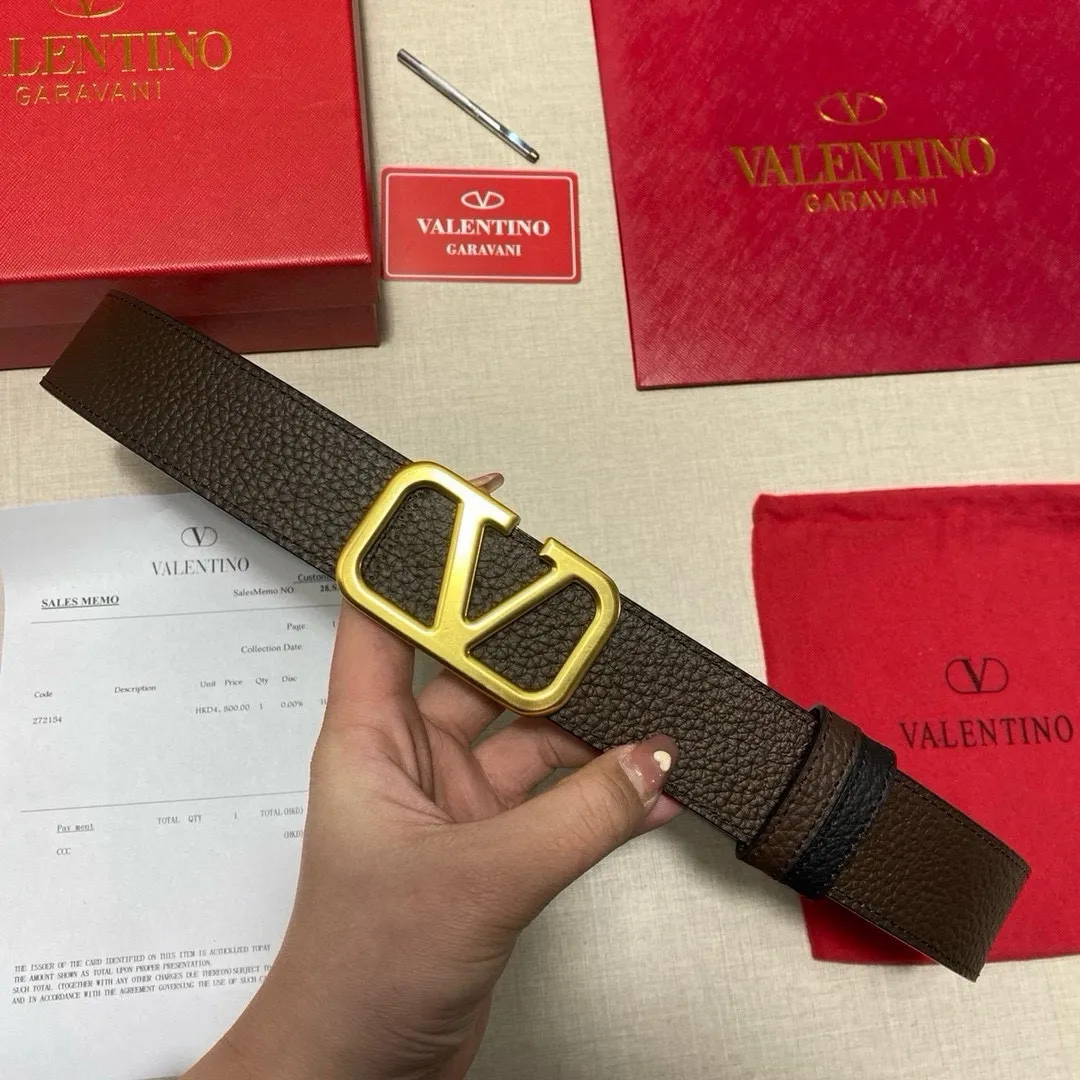 ✈️🇮🇹Brand: Valentino Valevtlo imitation copper buckle P160 ✈️🇮🇹Grade: 🚢Original private goods. Imported first-layer cowhide coffee sole, sold at counters🈶️, comparable to the genuine product! Exquisite oil edges, computer stitching, soft hand feel. No modifications in real photos. The upper body effect is super good, and the length can be cut. Comes with a full set of packaging at the counter. The first choice for gifting. Free eye needle ✈️🇮🇹Button head: imitation copper buckle hardware ✈️🇮🇹Length: 100-125cm 3.8cm specifications ✈️🇮🇹Color: black