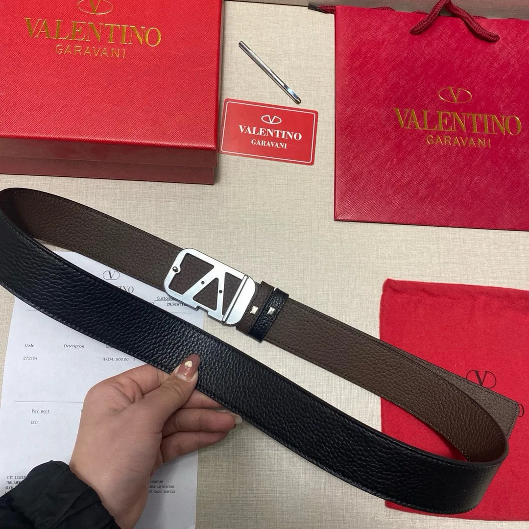 ✈️🇮🇹Brand: Valentino Valevtlo imitation copper buckle 60 ✈️🇮🇹Grade: 🚢Original private goods. First-layer cowhide coffee sole, sold at counters🈶️, comparable to the genuine product! Exquisite oil edges, computer stitching, soft hand feel. No modifications in real photos. The upper body effect is super good, and the length can be cut. Comes with a full set of packaging at the counter. The first choice for gifting. Free eye needle ✈️🇮🇹Button head: imitation copper buckle hardware ✈️🇮🇹Length: 100-125cm 3.8cm specifications ✈️🇮🇹Color: black
