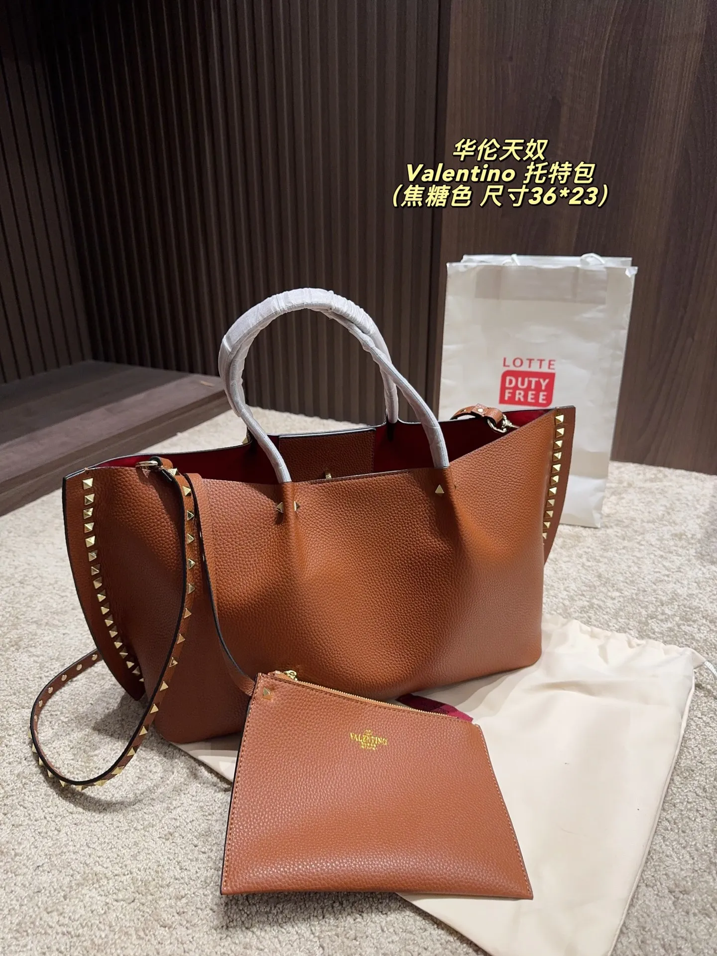 Large p420⚠️size 36*23 small p400⚠️size 24*17 Valentino Tote bag handle, shoulder strap, can be carried by hand or shoulder! Full of high-end fashion, it is the first choice for this summer