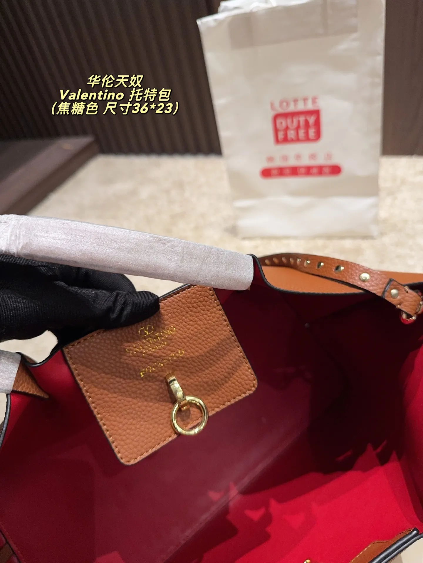 Large p420⚠️size 36*23 small p400⚠️size 24*17 Valentino Tote bag handle, shoulder strap, can be carried by hand or shoulder! Full of high-end fashion, it is the first choice for this summer