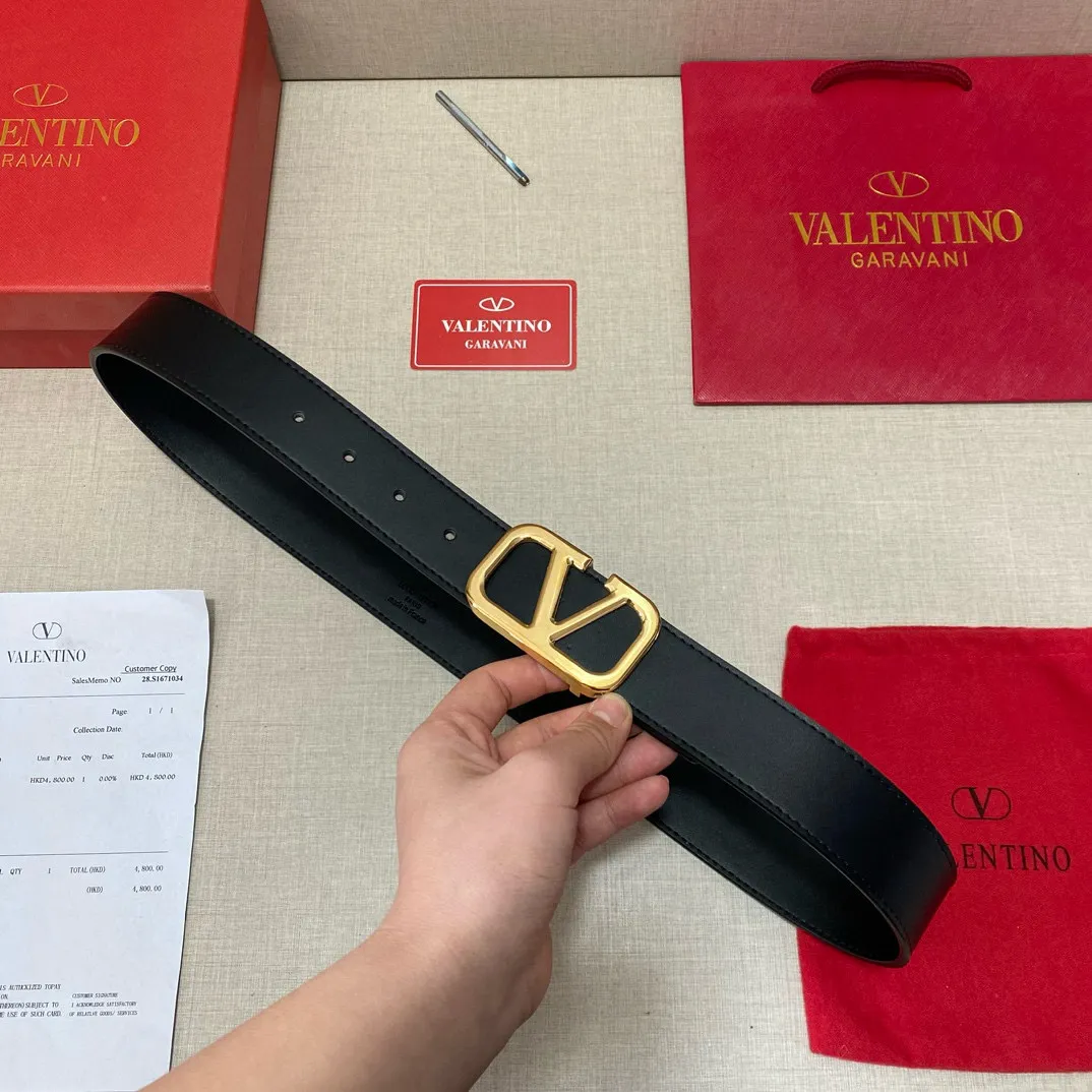 ✈️🇮🇹Brand: Valentino Valevtlo P260 ✈️🇮🇹Grade: 🚢Original private goods. Comes in first-layer cowhide with black bottom, sold at counters 🈶️, comparable to genuine products! Exquisite oil edges, computer stitching, soft hand feel. No modifications in real photos. The upper body effect is super good, and the length can be cut. Comes with a full set of packaging at the counter. The first choice for gifting. Free eye needle ✈️🇮🇹Button head: steel buckle hardware ✈️🇮🇹Length: 100-125cm 3.8cm specifications ✈️🇮🇹Color: black