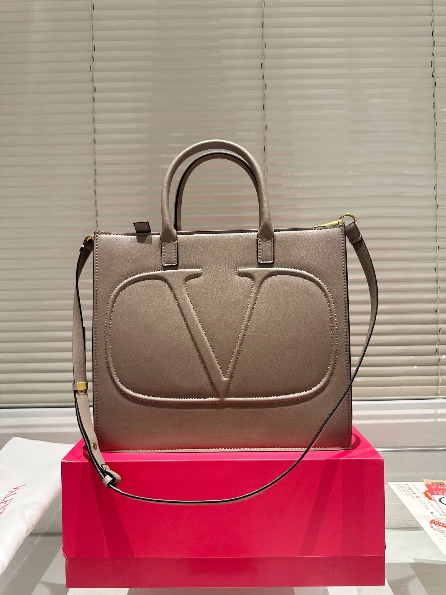 P380 with gift box 🎁 VALENTINO Women’s Tote Bag Valentino Letter Bag Letter bag from Valentino. The new season has just arrived. Size 31.27