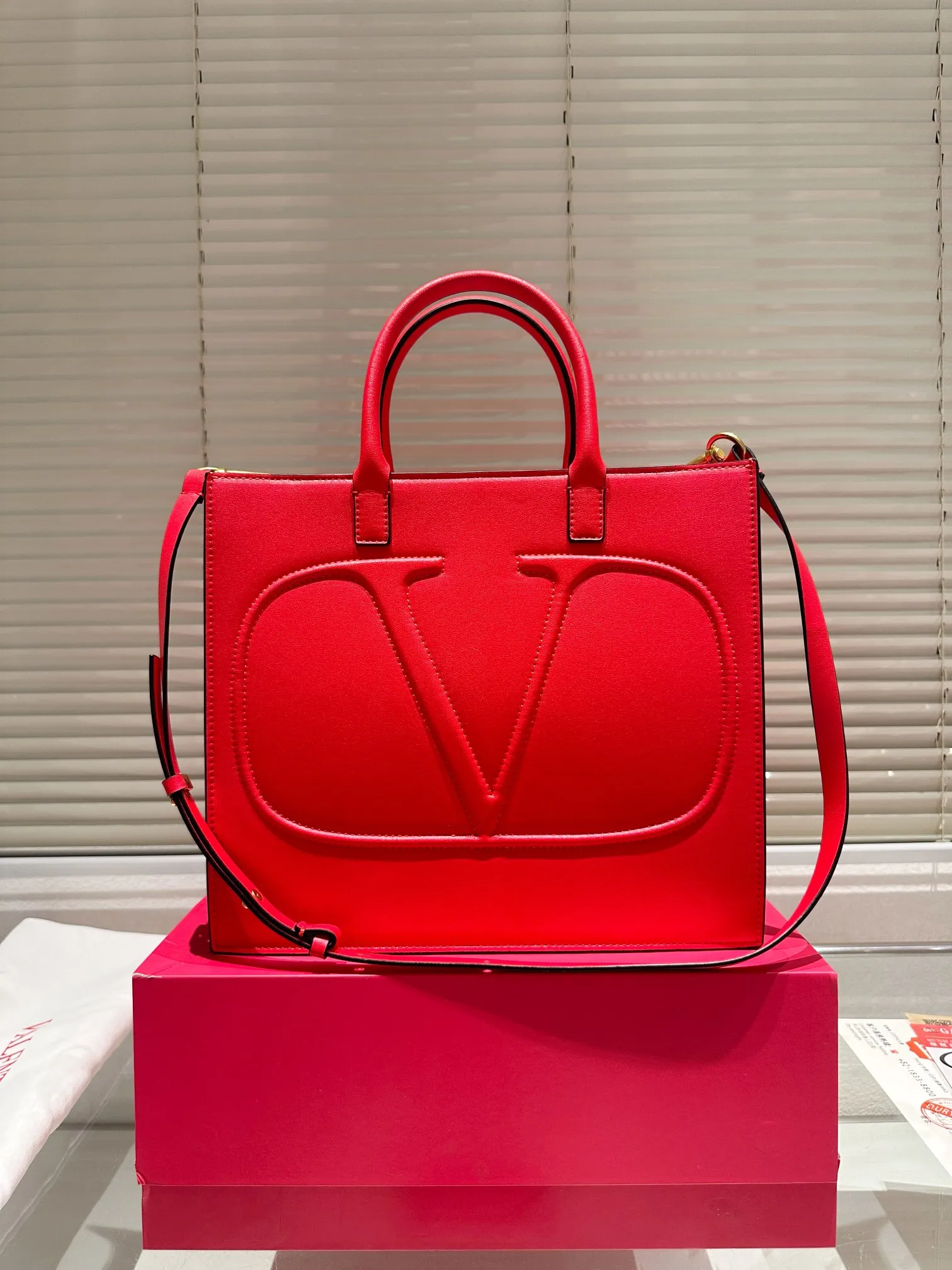 P380 with gift box 🎁 VALENTINO Women’s Tote Bag Valentino Letter Bag Letter bag from Valentino. The new season has just arrived. Size 31.27