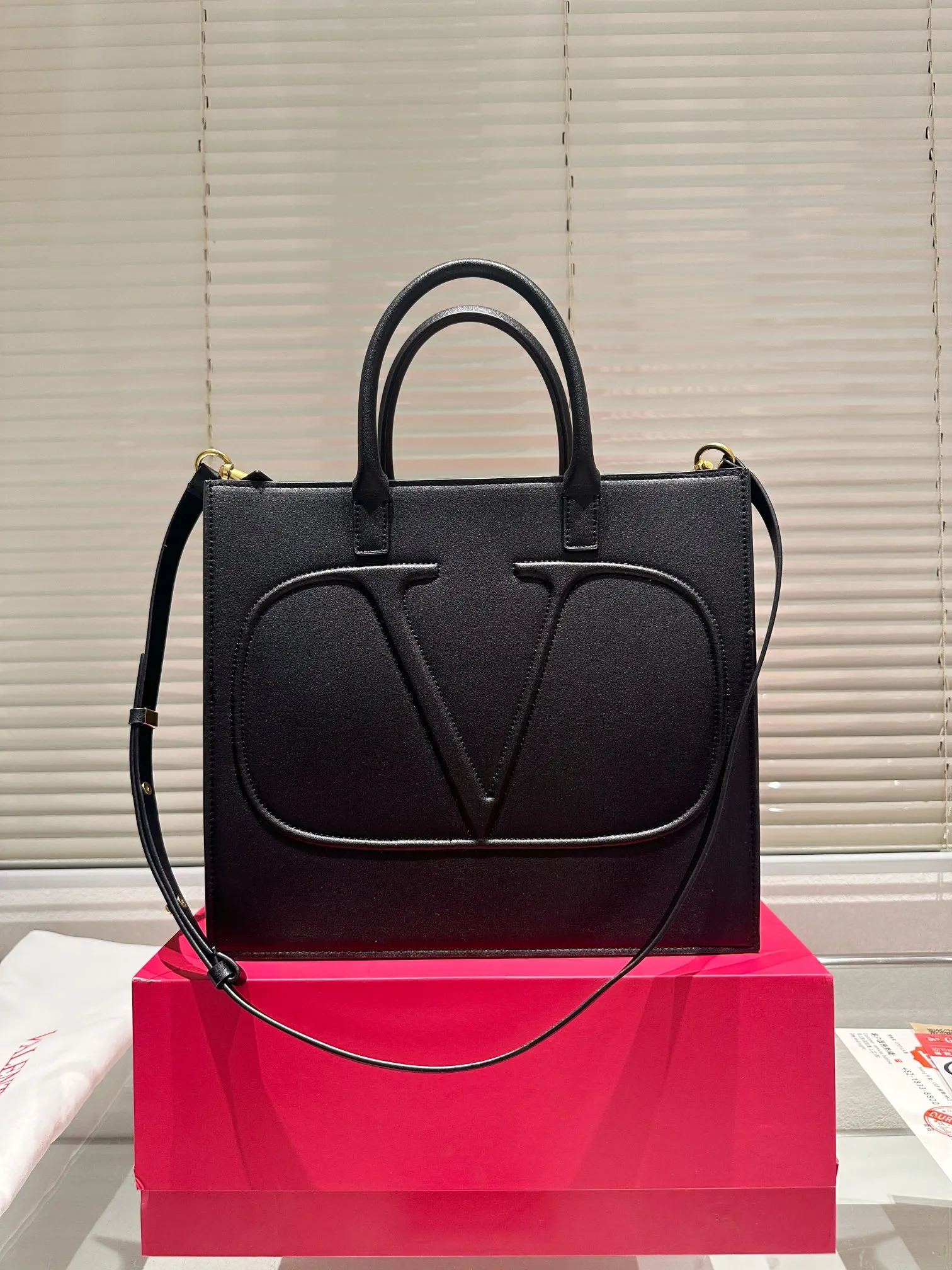 P380 with gift box 🎁 VALENTINO Women’s Tote Bag Valentino Letter Bag Letter bag from Valentino. The new season has just arrived. Size 31.27