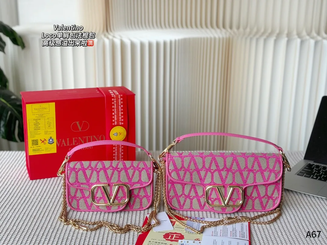 💰310💰290 Packed in a folding gift box 🌟Valentino Loco shoulder bag baguette bag, the sense of luxury is overflowing. This appearance is very versatile. No matter how you carry it, there is no pressure. Which girl can refuse such a beautiful bag? 🫣 Size: large 27-8-13, small 20-6-11