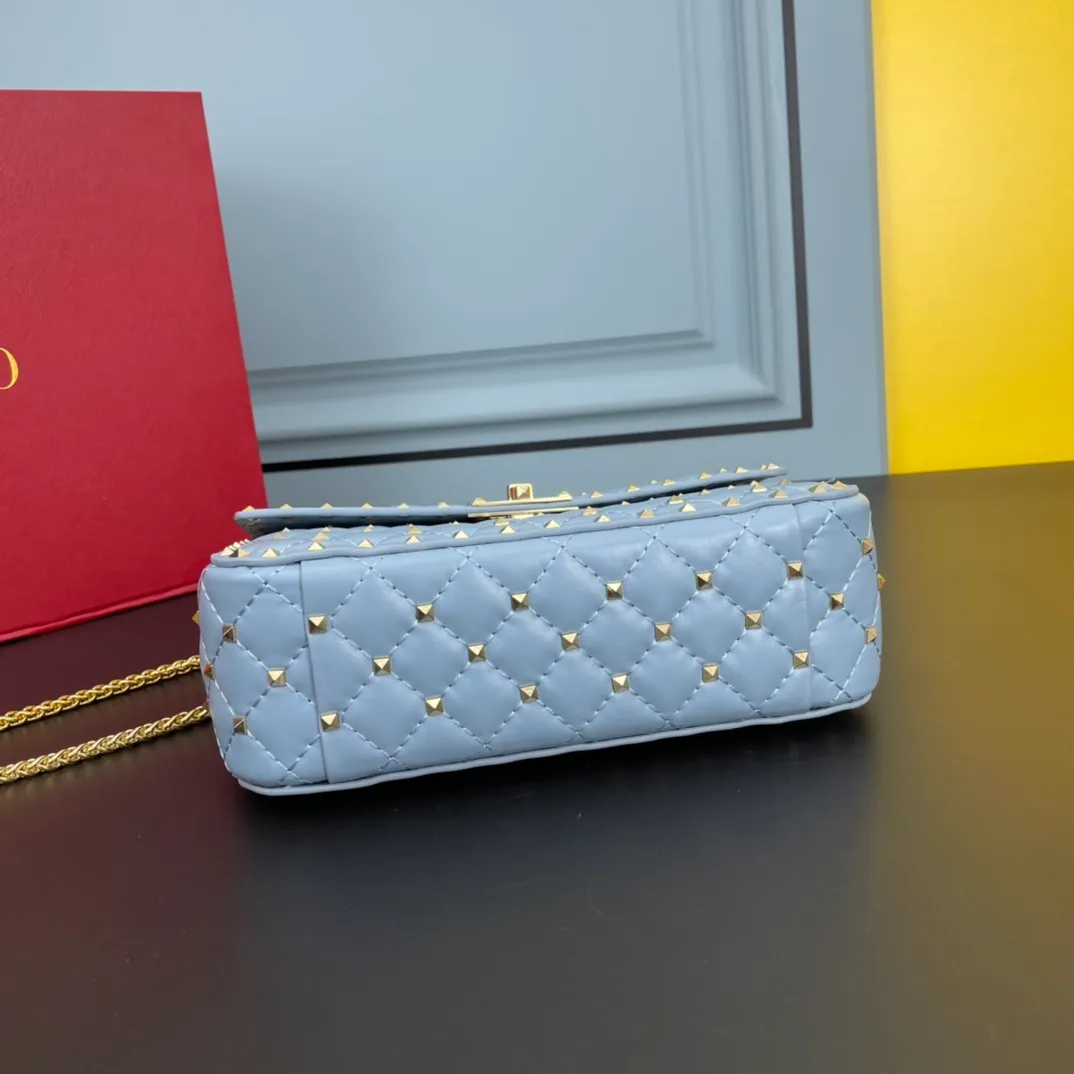 All categories Official website "Brand Women's Bags" Women's Bags 💙 Valentino 2022 Official New Valentino Sheepskin Crossbody Bag Wholesale 58002600 High Quality Size: 24-16-8CM