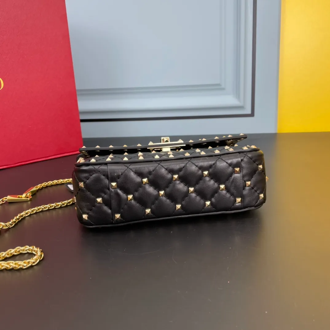 All categories Official website "Brand Women's Bags" Women's Bags 💙 Valentino 2022 Official New Valentino Sheepskin Crossbody Bag Wholesale 58002300 High Quality Size: 20-12-5CM