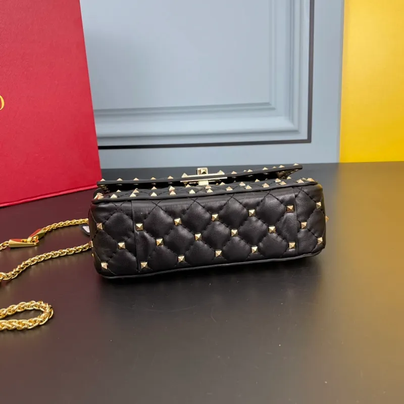 All categories Official website "Brand Women's Bags" Women's Bags 💙 Valentino 2022 Official New Valentino Sheepskin Crossbody Bag Wholesale 58002300 High Quality Size: 20-12-5CM