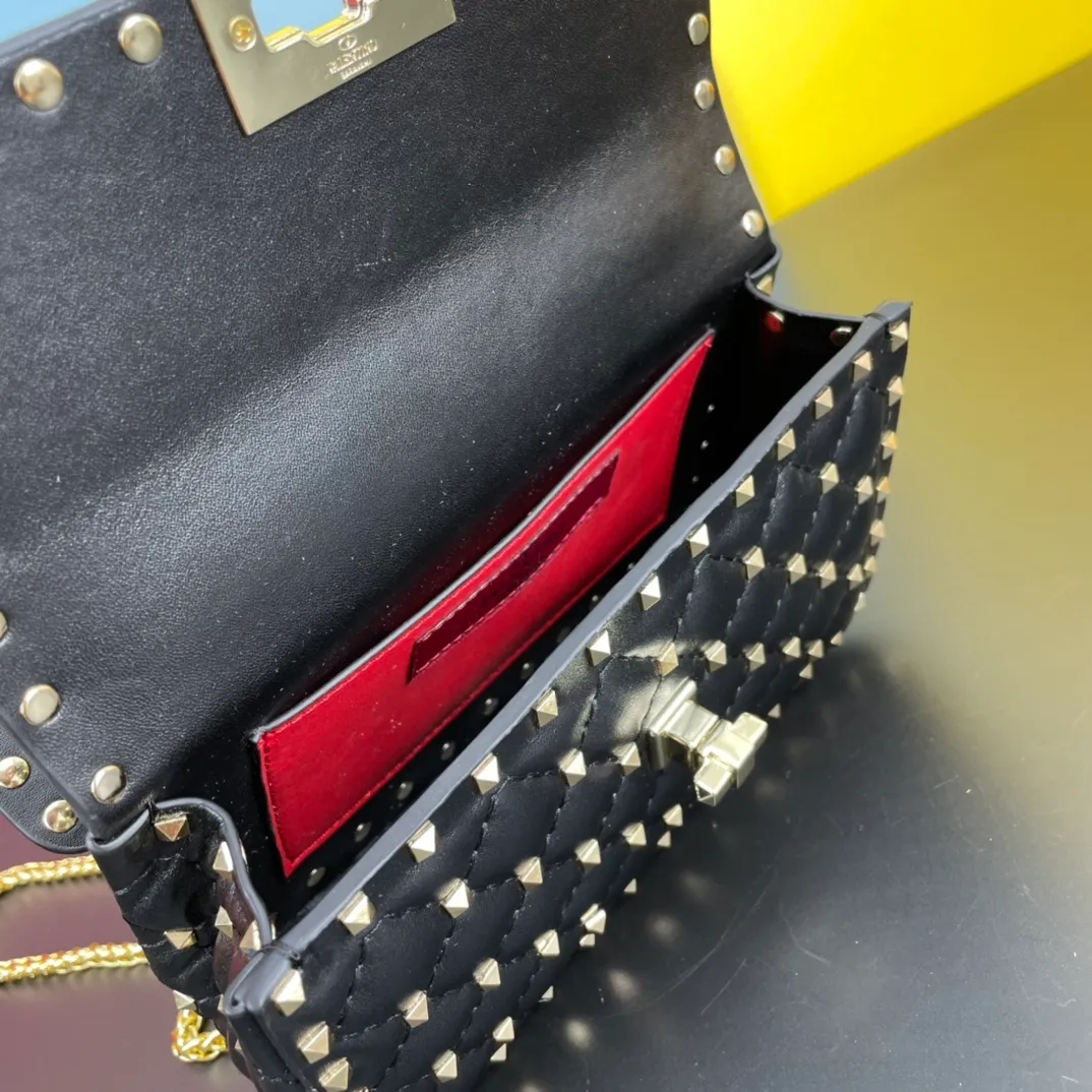 All categories Official website "Brand Women's Bags" Women's Bags 💙 Valentino 2022 Official New Valentino Sheepskin Crossbody Bag Wholesale 58002300 High Quality Size: 20-12-5CM