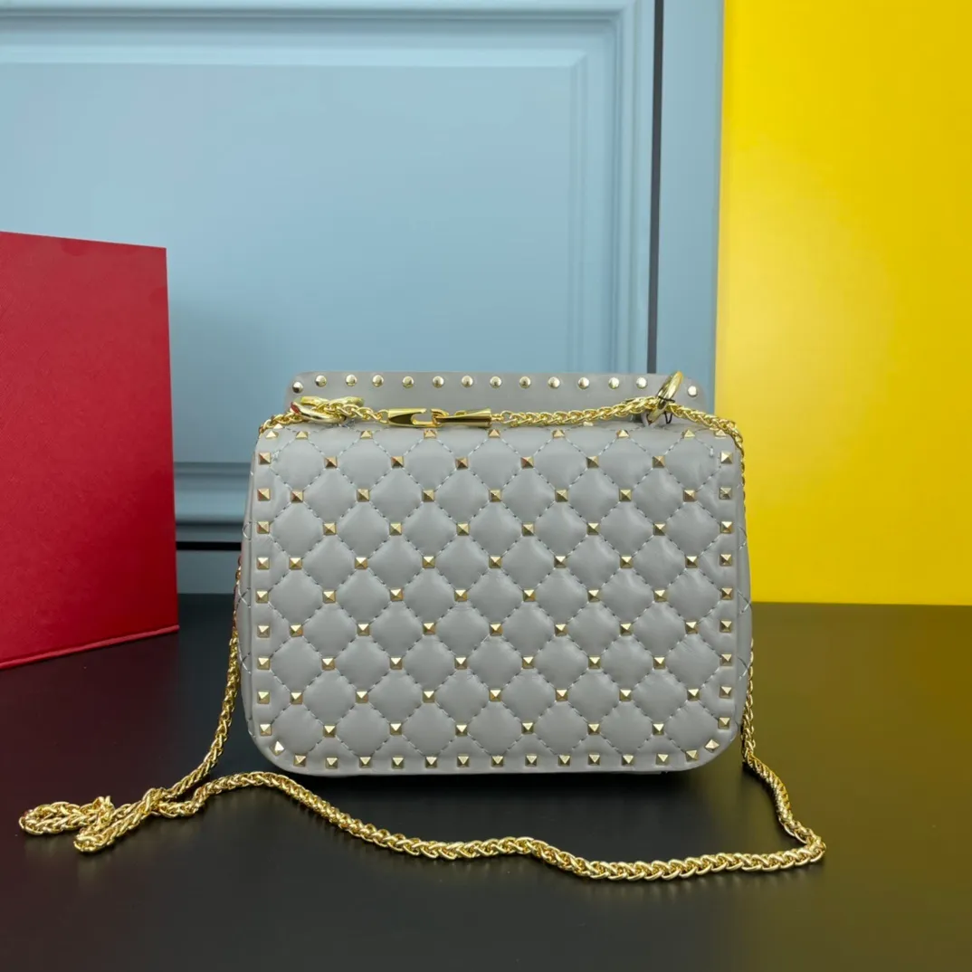 All categories Official website "Brand Women's Bags" Women's Bags 💙 Valentino 2022 Official New Valentino Sheepskin Crossbody Bag Wholesale 58002600 High Quality Size: 24-16-8CM