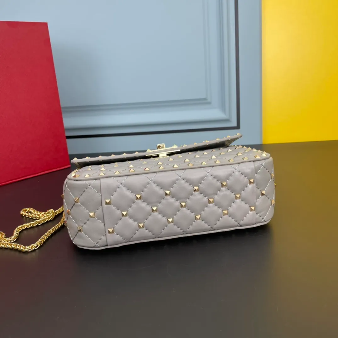 All categories Official website "Brand Women's Bags" Women's Bags 💙 Valentino 2022 Official New Valentino Sheepskin Crossbody Bag Wholesale 58002600 High Quality Size: 24-16-8CM