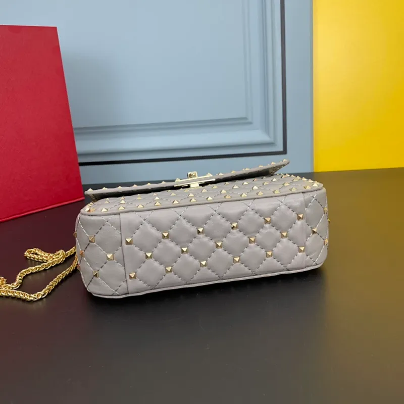 All categories Official website "Brand Women's Bags" Women's Bags 💙 Valentino 2022 Official New Valentino Sheepskin Crossbody Bag Wholesale 58002600 High Quality Size: 24-16-8CM