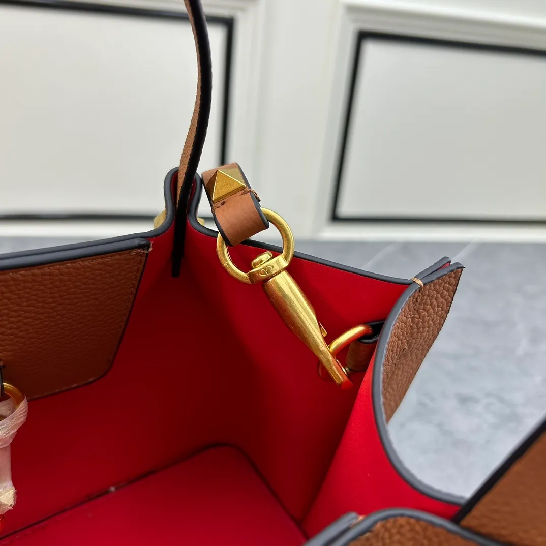 All Categories Official Website "Brand Women's Bags" Women's Bags 💙 Valentino 2025 New VALENTINO Crossbody Bag