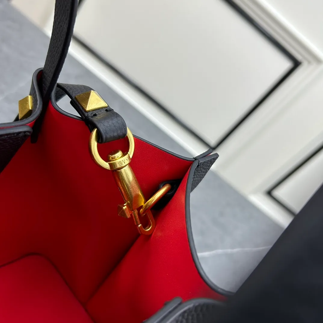 All Categories Official Website "Brand Women's Bags" Women's Bags 💙 Valentino 2025 New VALENTINO Crossbody Bag