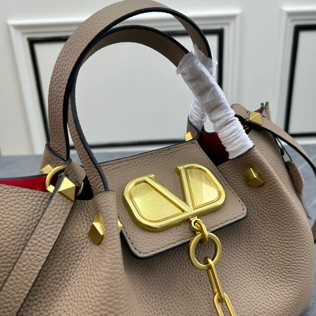 All Categories Official Website "Brand Women's Bags" Women's Bags 💙 Valentino 2025 New VALENTINO Crossbody Bag