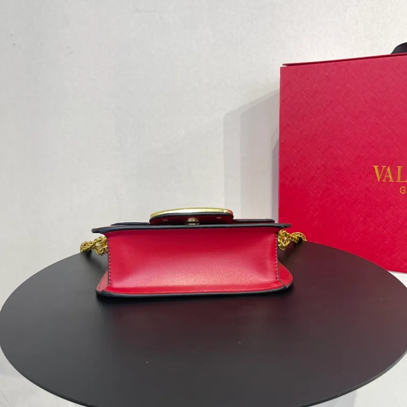 All categories Official website "Brand Women's Bags" Women's Bags 💙 Valentino 2022 Official New Valentino Crossbody Bag Wholesale 58001400 High Quality Size: 20-12-7CM