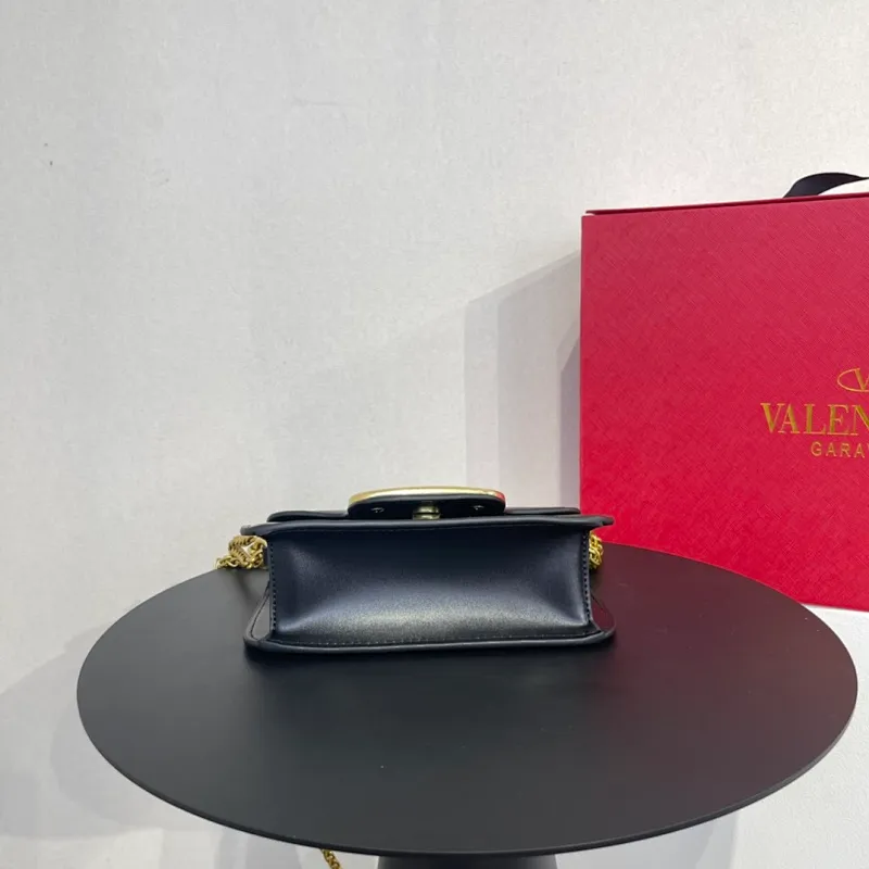 All categories Official website "Brand Women's Bags" Women's Bags 💙 Valentino 2022 Official New Valentino Crossbody Bag Wholesale 58001400 High Quality Size: 20-12-7CM