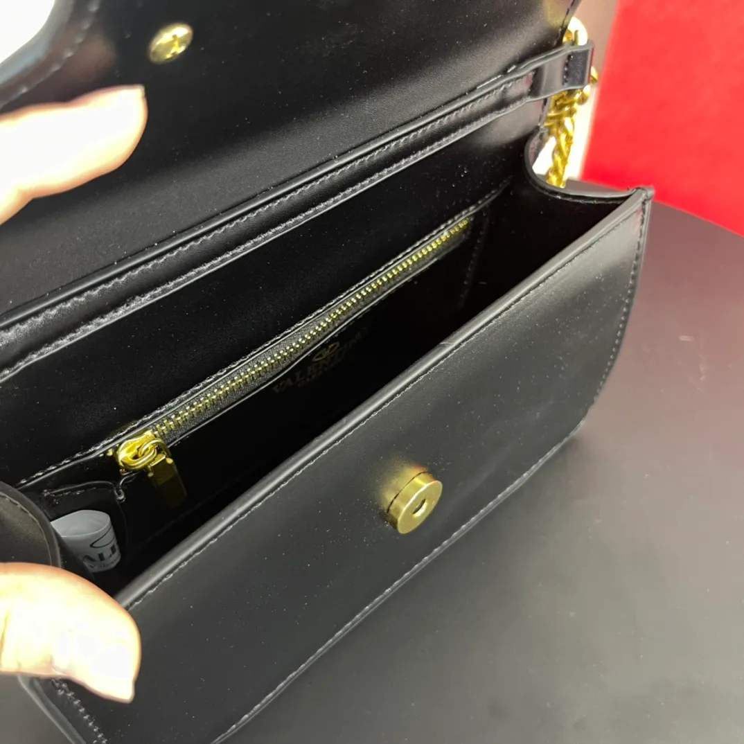 All categories Official website "Brand Women's Bags" Women's Bags 💙 Valentino 2022 Official New Valentino Crossbody Bag Wholesale 58001400 High Quality Size: 20-12-7CM