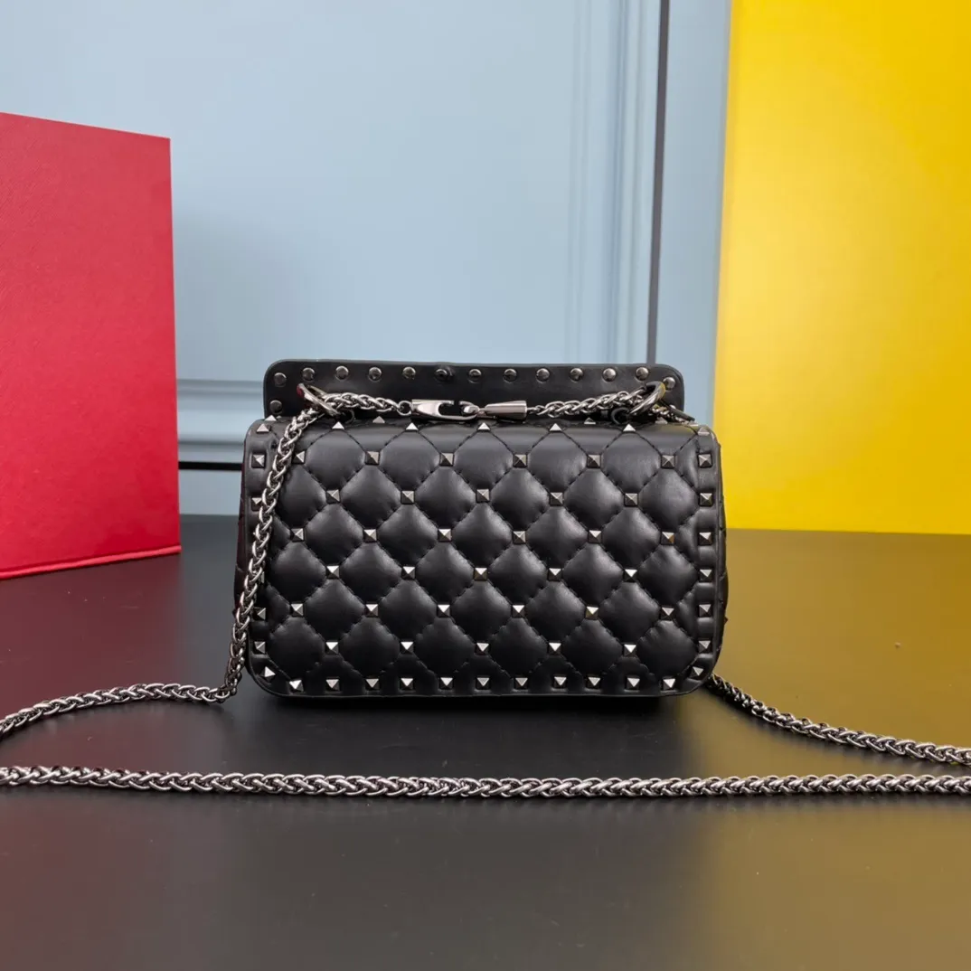 All categories Official website "Brand Women's Bags" Women's Bags 💙 Valentino 2022 Official New Valentino Sheepskin Crossbody Bag Wholesale 58002300 High Quality Size: 20-12-5CM