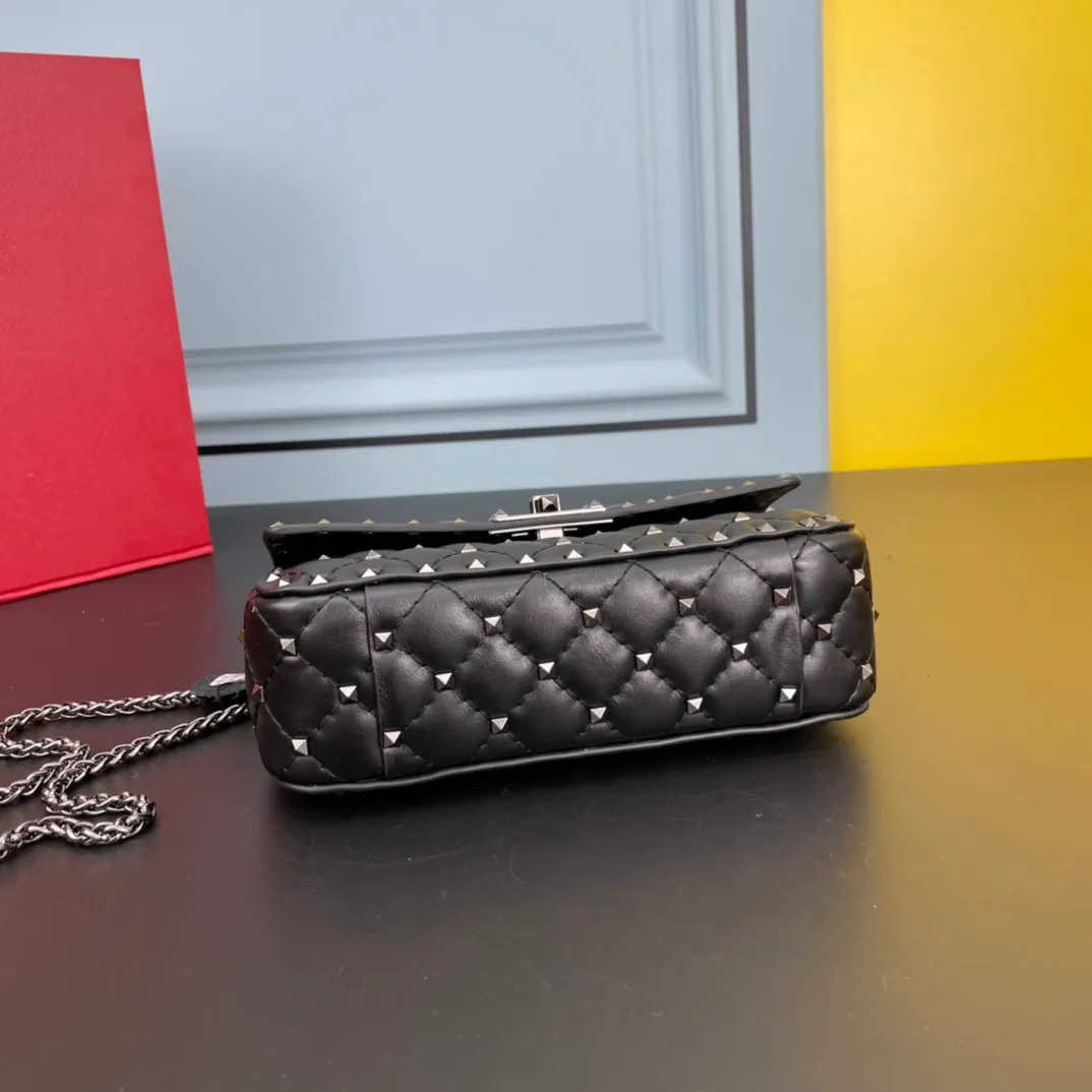 All categories Official website "Brand Women's Bags" Women's Bags 💙 Valentino 2022 Official New Valentino Sheepskin Crossbody Bag Wholesale 58002300 High Quality Size: 20-12-5CM