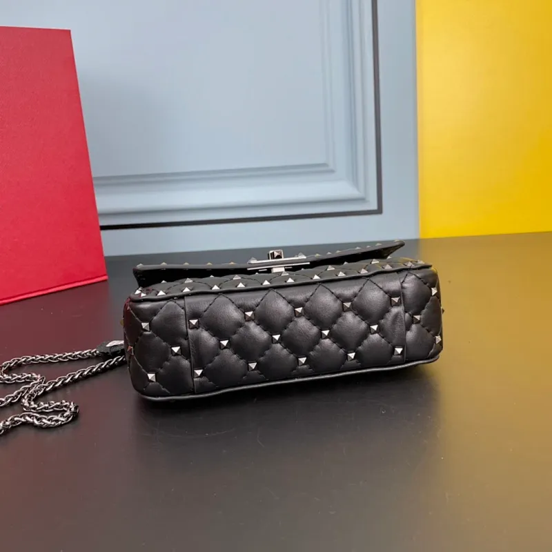 All categories Official website "Brand Women's Bags" Women's Bags 💙 Valentino 2022 Official New Valentino Sheepskin Crossbody Bag Wholesale 58002300 High Quality Size: 20-12-5CM