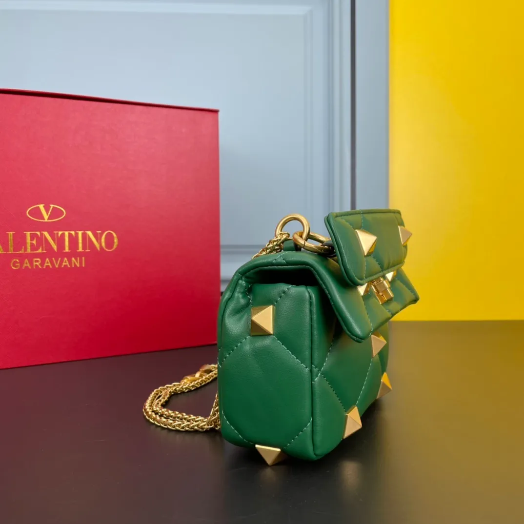 All categories Official website "Brand Women's Bags" Women's Bags 💙 Valentino 2022 Official New Valentino Nappa Sheep Leather Crossbody Bag Wholesale 58002300 High Quality Size: 20-12-7CM