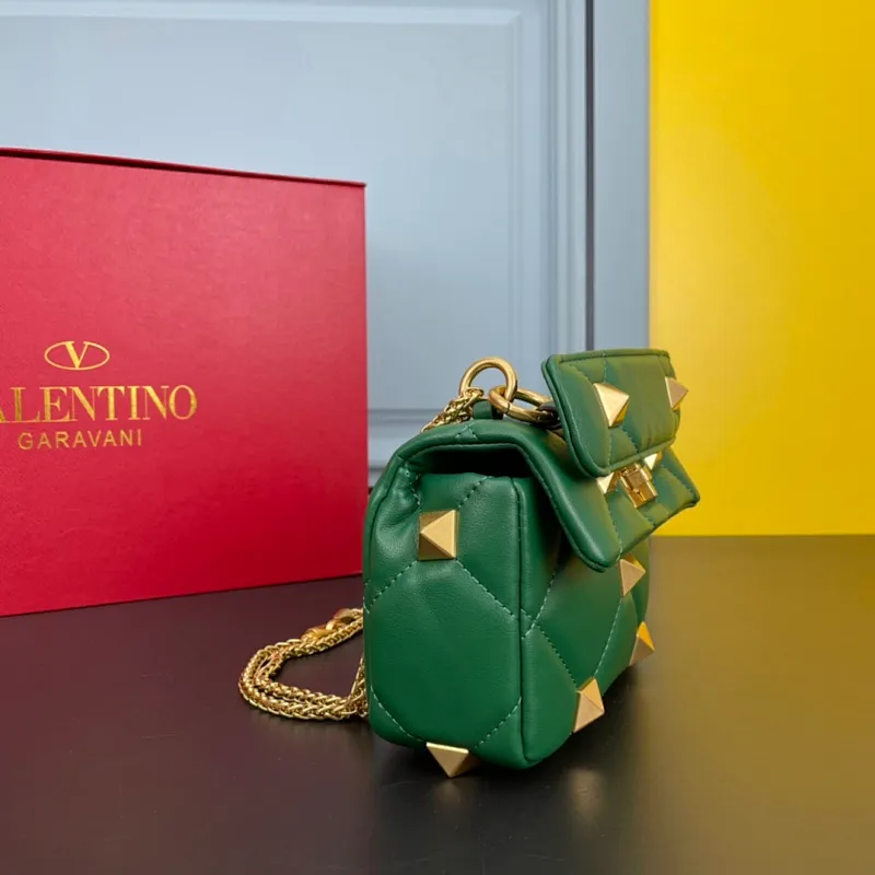 All categories Official website "Brand Women's Bags" Women's Bags 💙 Valentino 2022 Official New Valentino Nappa Sheep Leather Crossbody Bag Wholesale 58002300 High Quality Size: 20-12-7CM