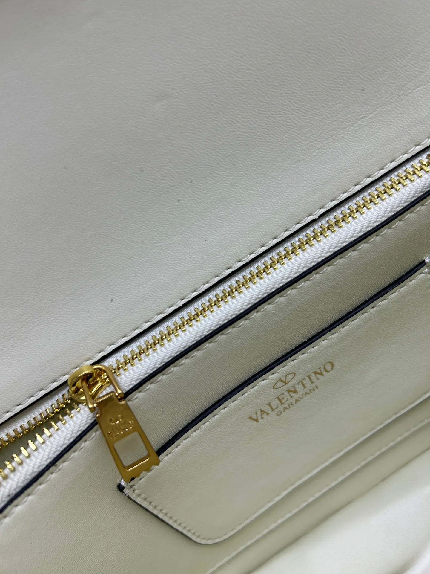 All Categories Official Website "Brand Women's Bags" Women's Bags 💙 Valentino 2025 New VALENTINO Crossbody Bag