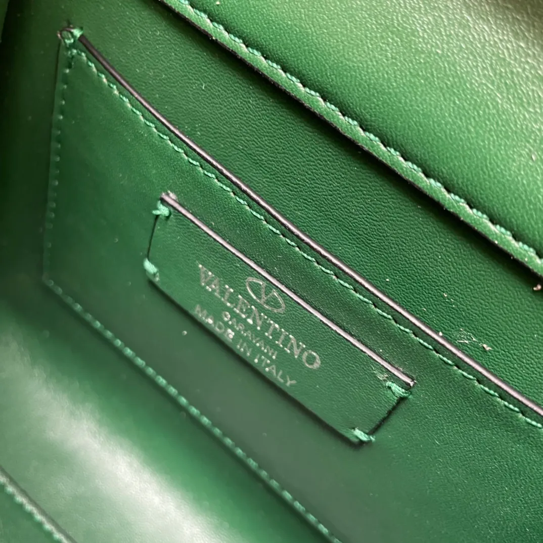All categories Official website "Brand Women's Bags" Women's Bags 💙 Valentino replica VALENTINO, fine imitation VALENTINO bags, VALENTINO shoulder bags, 2023 official latest version VALENTINO handbags, bag factory, original material, size: 19-13-9CM