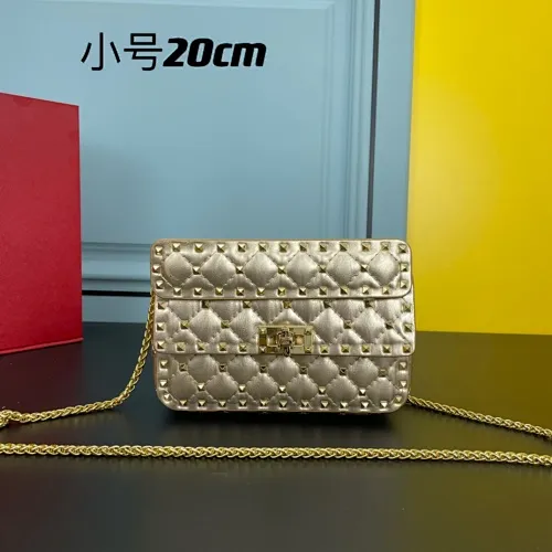 All categories Official website "Brand Women's Bags" Women's Bags 💙 Valentino 2022 Official New Valentino Sheepskin Crossbody Bag Wholesale 58002300 High Quality Size: 20-12-5CM