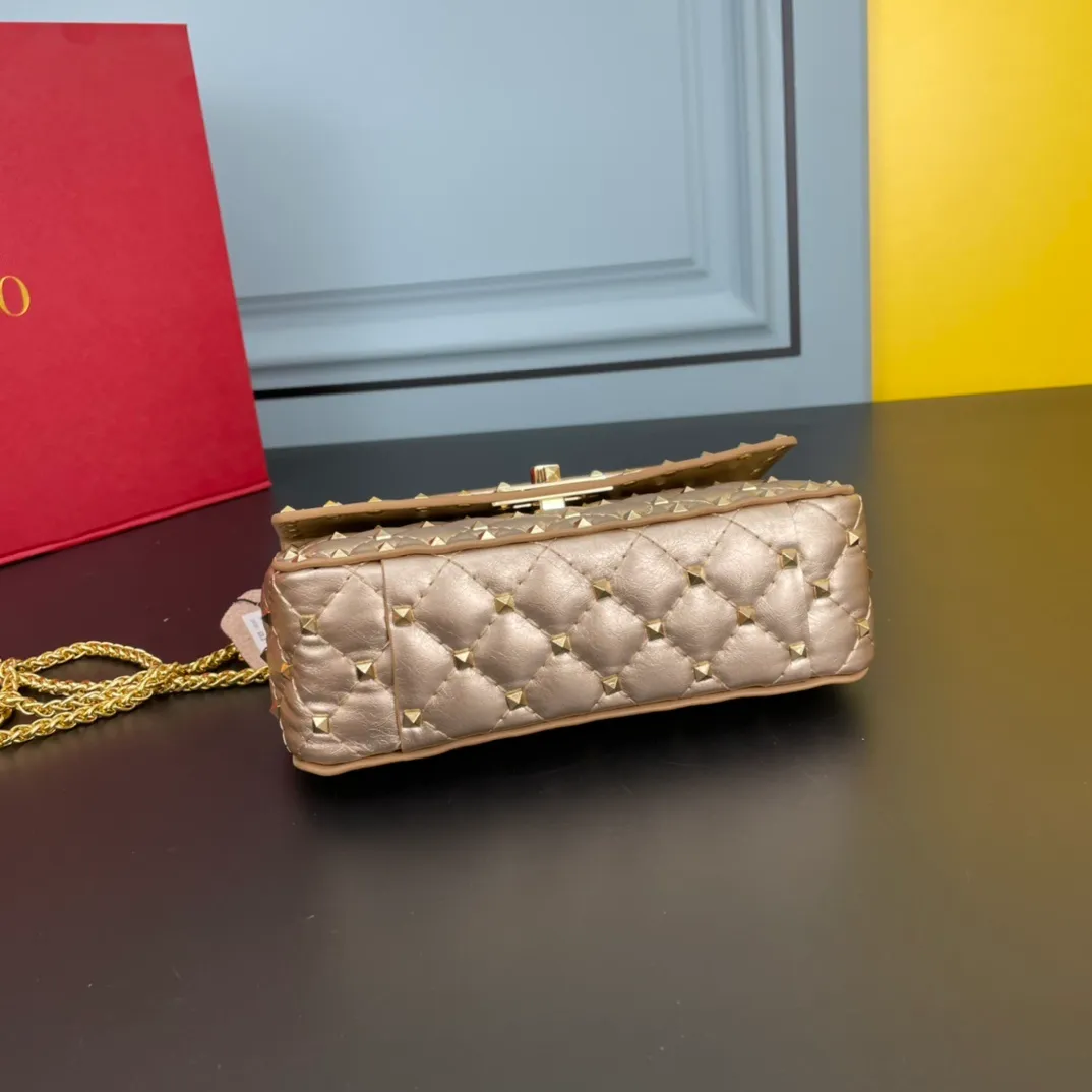 All categories Official website "Brand Women's Bags" Women's Bags 💙 Valentino 2022 Official New Valentino Sheepskin Crossbody Bag Wholesale 58002300 High Quality Size: 20-12-5CM