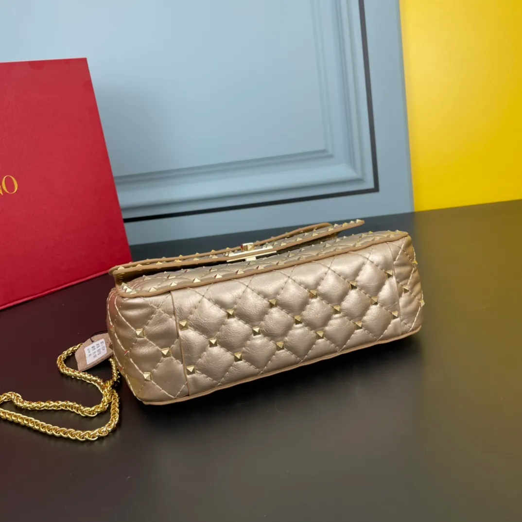 All categories Official website "Brand Women's Bags" Women's Bags 💙 Valentino 2022 Official New Valentino Sheepskin Crossbody Bag Wholesale 58002600 High Quality Size: 24-16-8CM