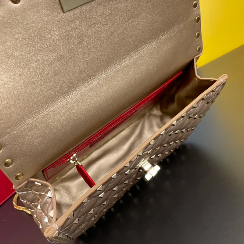 All categories Official website "Brand Women's Bags" Women's Bags 💙 Valentino 2022 Official New Valentino Sheepskin Crossbody Bag Wholesale 58002600 High Quality Size: 24-16-8CM