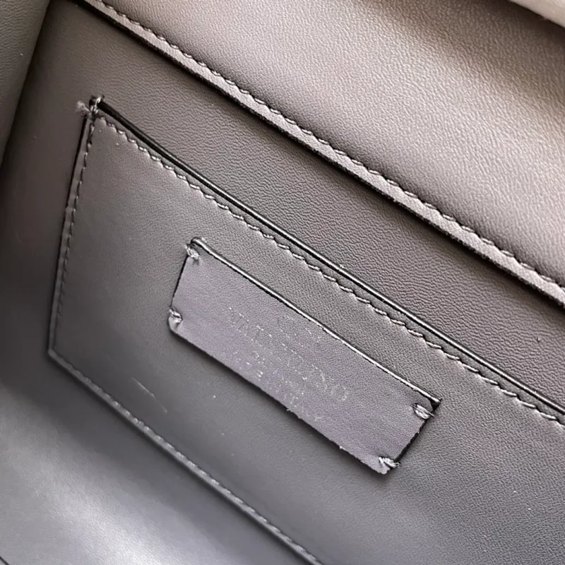 All categories Official website "Brand Women's Bags" Women's Bags 💙 Valentino replica VALENTINO, fine imitation VALENTINO bags, VALENTINO shoulder bags, 2023 official latest version VALENTINO handbags, bag factory, original material, size: 19-13-9CM