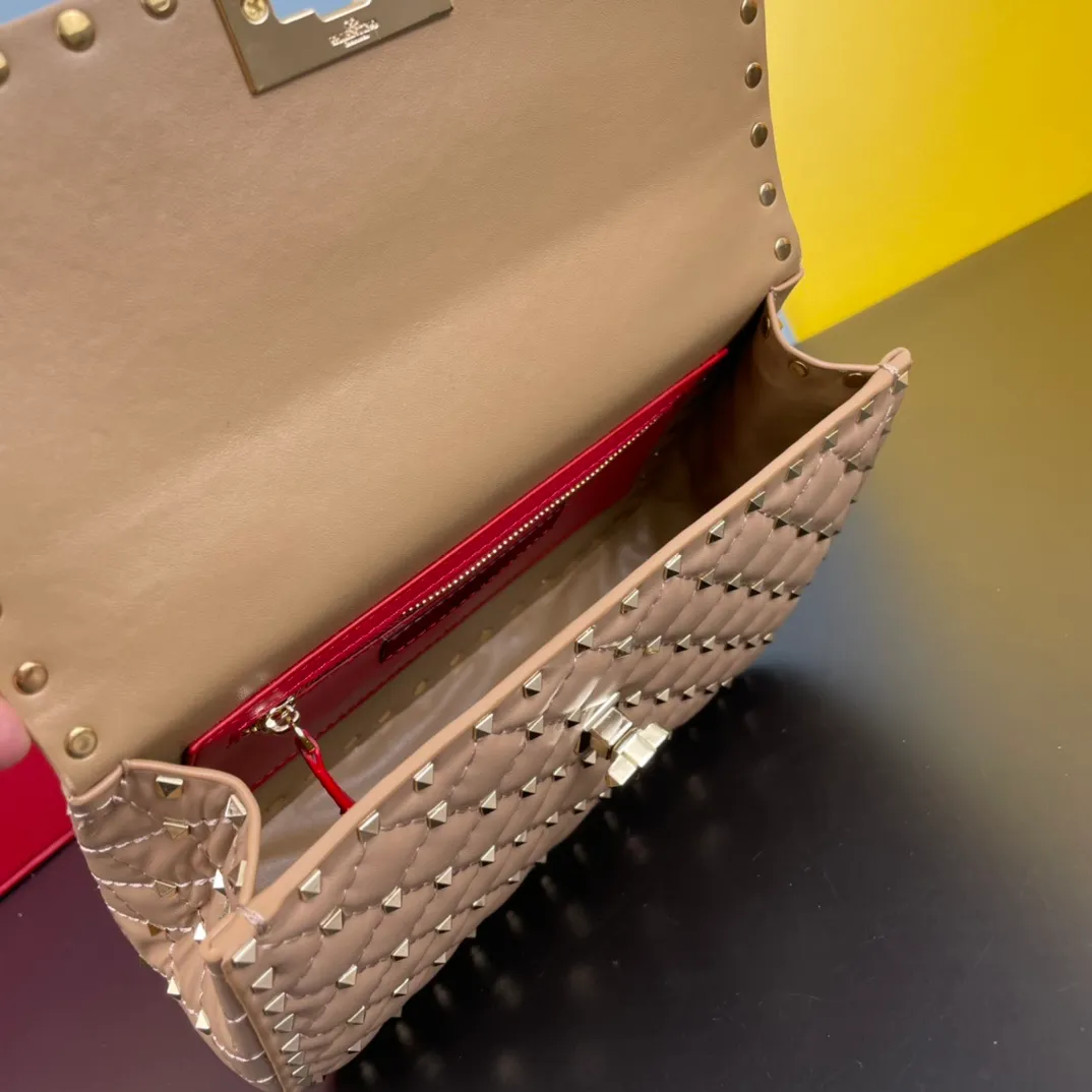 All categories Official website "Brand Women's Bags" Women's Bags 💙 Valentino 2022 Official New Valentino Sheepskin Crossbody Bag Wholesale 58002600 High Quality Size: 24-16-8CM