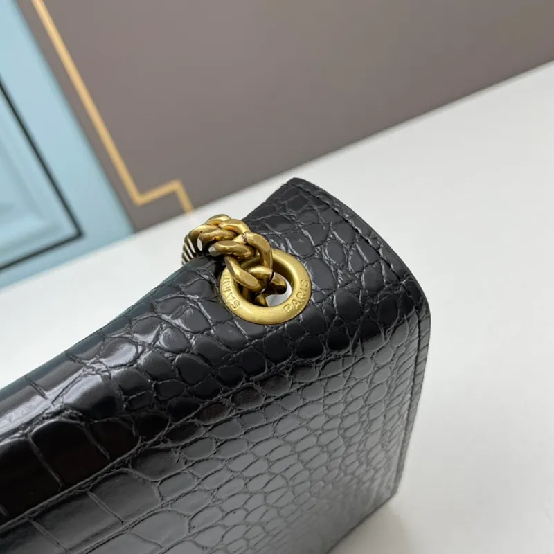 All Categories Official Website "Brand Women's Bags" Women's Bags 💙 YSL Saint Laurent Crossbody Bag 𝐊𝐚𝐭𝐞_Reversible Suede & Crocodile Pattern The bag body can be flipped into suede for use: Model 8121#: Size 28-18-7CM