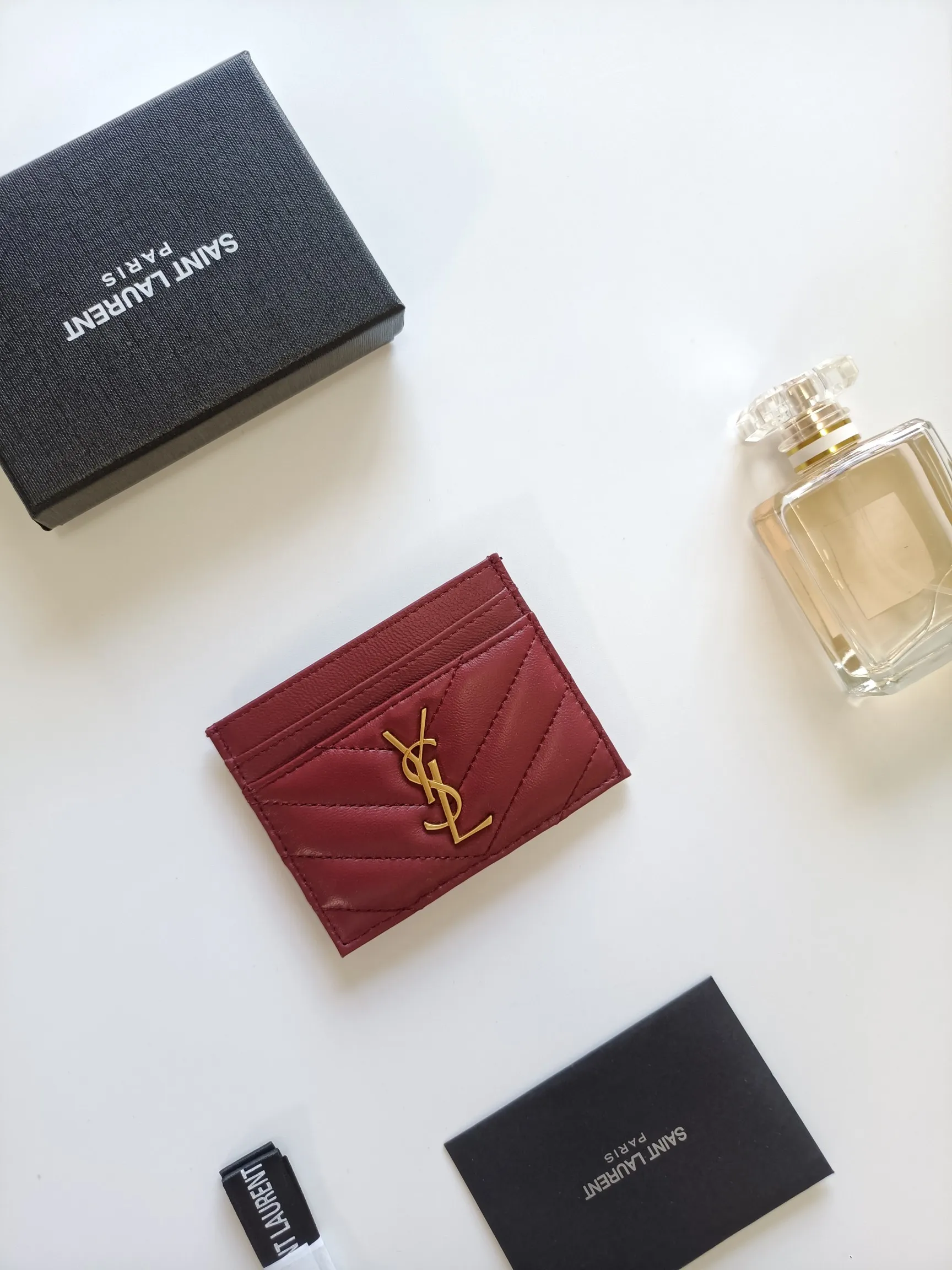 💰90 Saint Laurent new product shipped👉Genuine pickup bag, 🎀Sheep pattern microfiber lining, jacquard embossed stitching sheepskin credit card holder, metal interlocking YSL logo original single-pair hardware, replica details😋Style number: 423291😎Size: 10.5×7.5×0.5cm