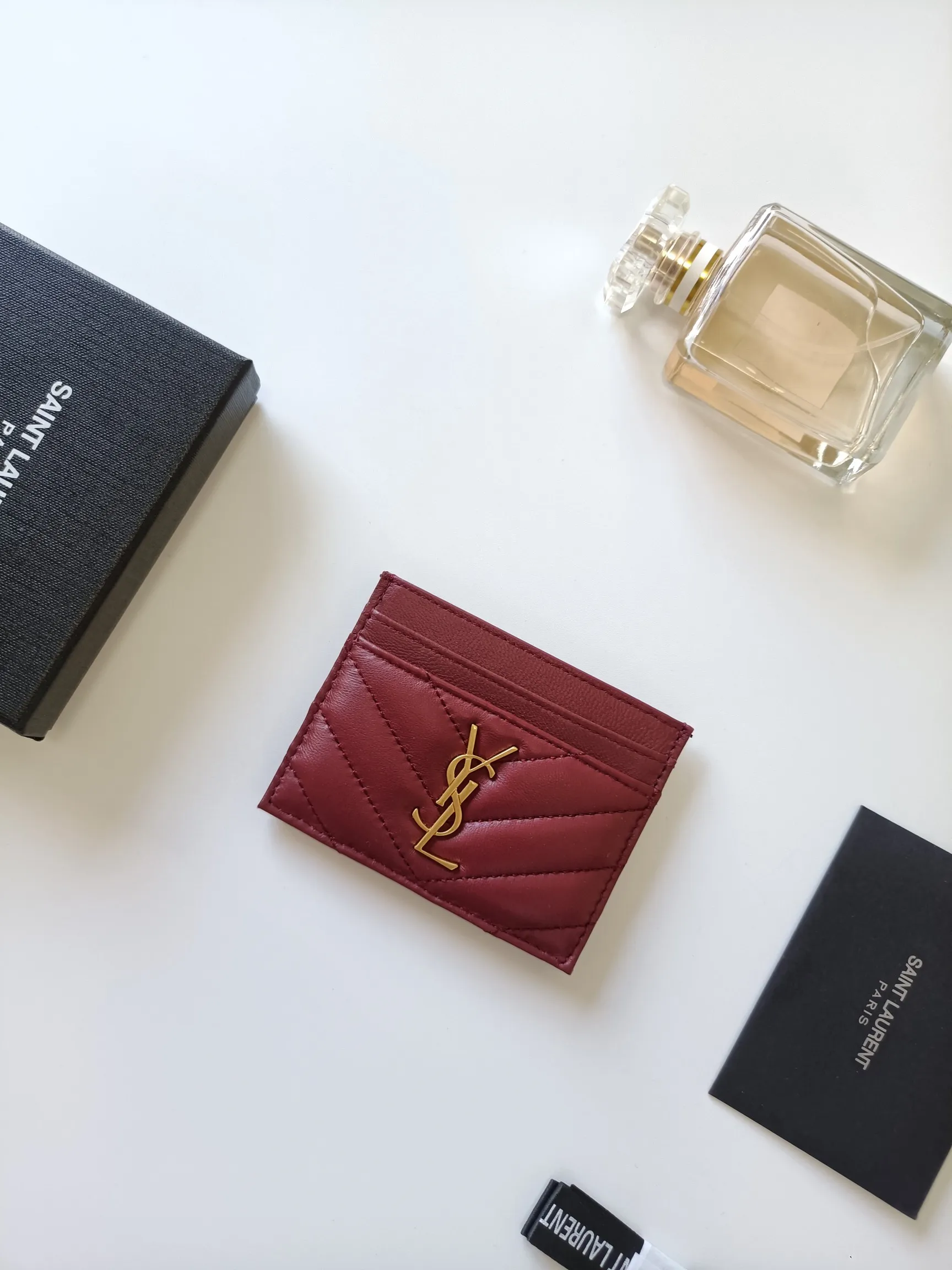 💰90 Saint Laurent new product shipped👉Genuine pickup bag, 🎀Sheep pattern microfiber lining, jacquard embossed stitching sheepskin credit card holder, metal interlocking YSL logo original single-pair hardware, replica details😋Style number: 423291😎Size: 10.5×7.5×0.5cm