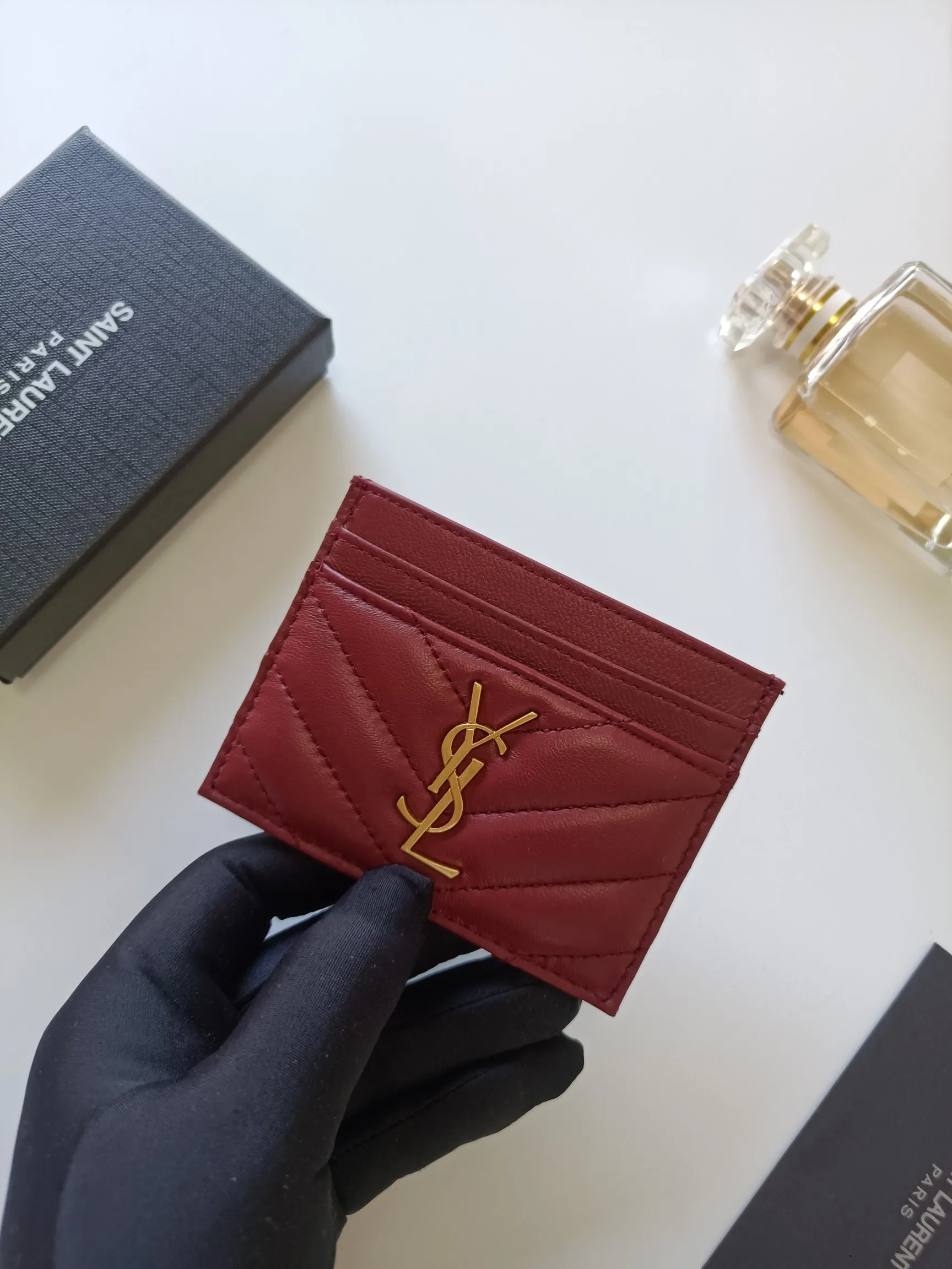 💰90 Saint Laurent new product shipped👉Genuine pickup bag, 🎀Sheep pattern microfiber lining, jacquard embossed stitching sheepskin credit card holder, metal interlocking YSL logo original single-pair hardware, replica details😋Style number: 423291😎Size: 10.5×7.5×0.5cm