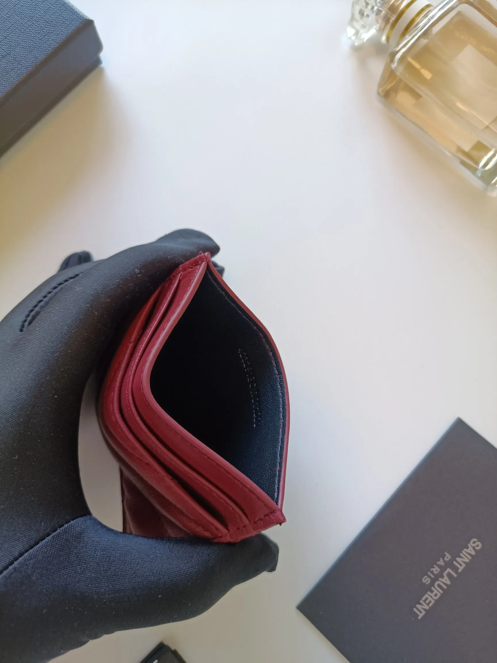 💰90 Saint Laurent new product shipped👉Genuine pickup bag, 🎀Sheep pattern microfiber lining, jacquard embossed stitching sheepskin credit card holder, metal interlocking YSL logo original single-pair hardware, replica details😋Style number: 423291😎Size: 10.5×7.5×0.5cm
