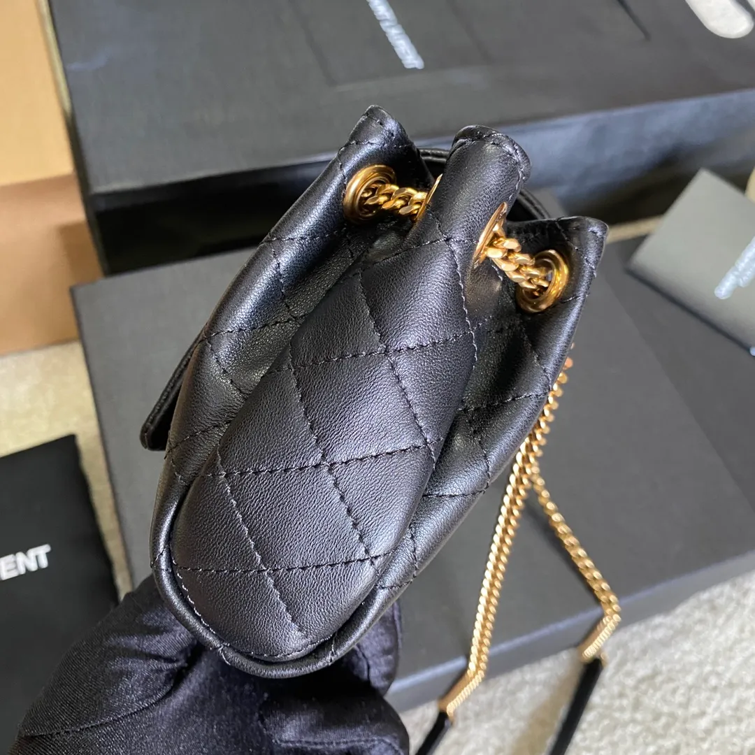 Sheepskin black/gold 🌈YSL new mini nolita shoulder crossbody bag🔥🔥Original imported nappa lambskin, with pull-out chain Versatile chain bag Although the bag is not large in capacity, it can fit everything you use when going out every day👍20220720 Model: 672738 [original leather] Size: 18x13x6cm