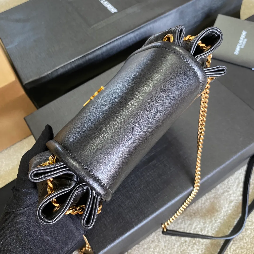 Sheepskin black/gold 🌈YSL new mini nolita shoulder crossbody bag🔥🔥Original imported nappa lambskin, with pull-out chain Versatile chain bag Although the bag is not large in capacity, it can fit everything you use when going out every day👍20220720 Model: 672738 [original leather] Size: 18x13x6cm