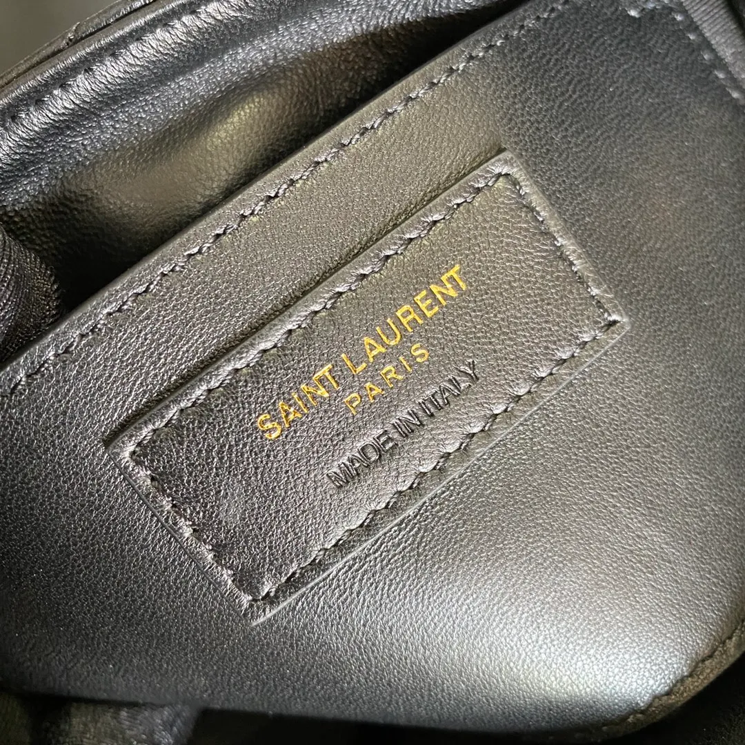 Sheepskin black/gold 🌈YSL new mini nolita shoulder crossbody bag🔥🔥Original imported nappa lambskin, with pull-out chain Versatile chain bag Although the bag is not large in capacity, it can fit everything you use when going out every day👍20220720 Model: 672738 [original leather] Size: 18x13x6cm