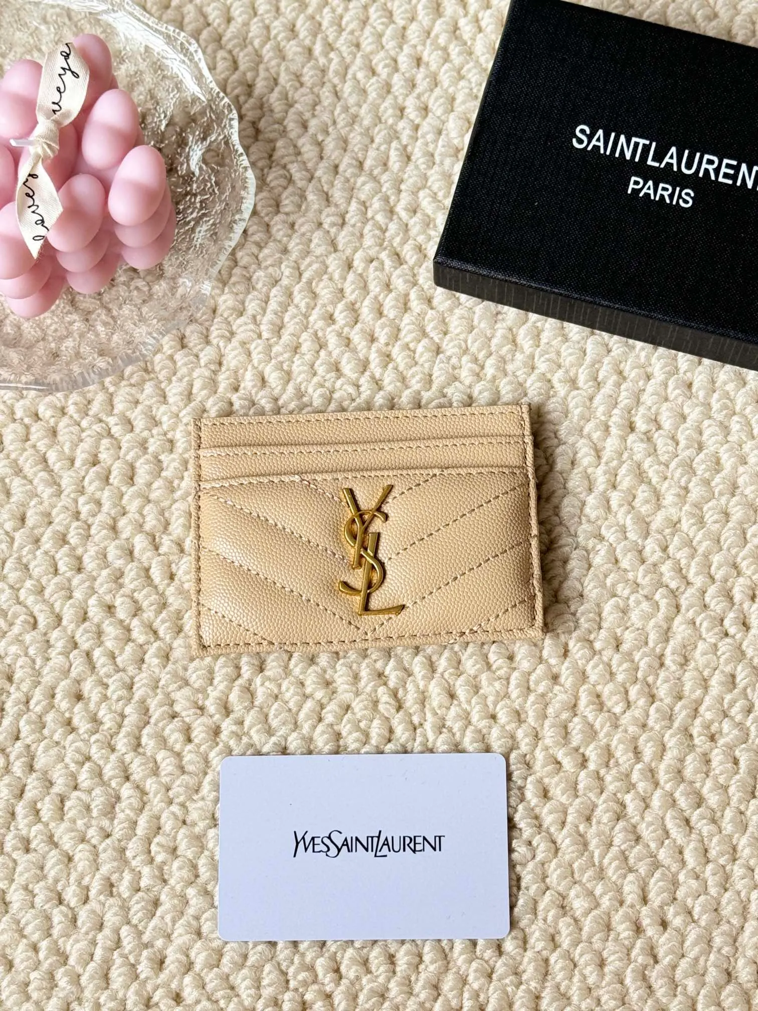 💰100 ysl Yves Saint Laurent's most classic genuine card bag, with sheepskin microfiber lining, jacquard embossed stitching sheepskin credit card holder, metal interlocking YSL logo original single-pair hardware, copied details Style number: 423291 Size: 10.5×7.5×0.5cm
