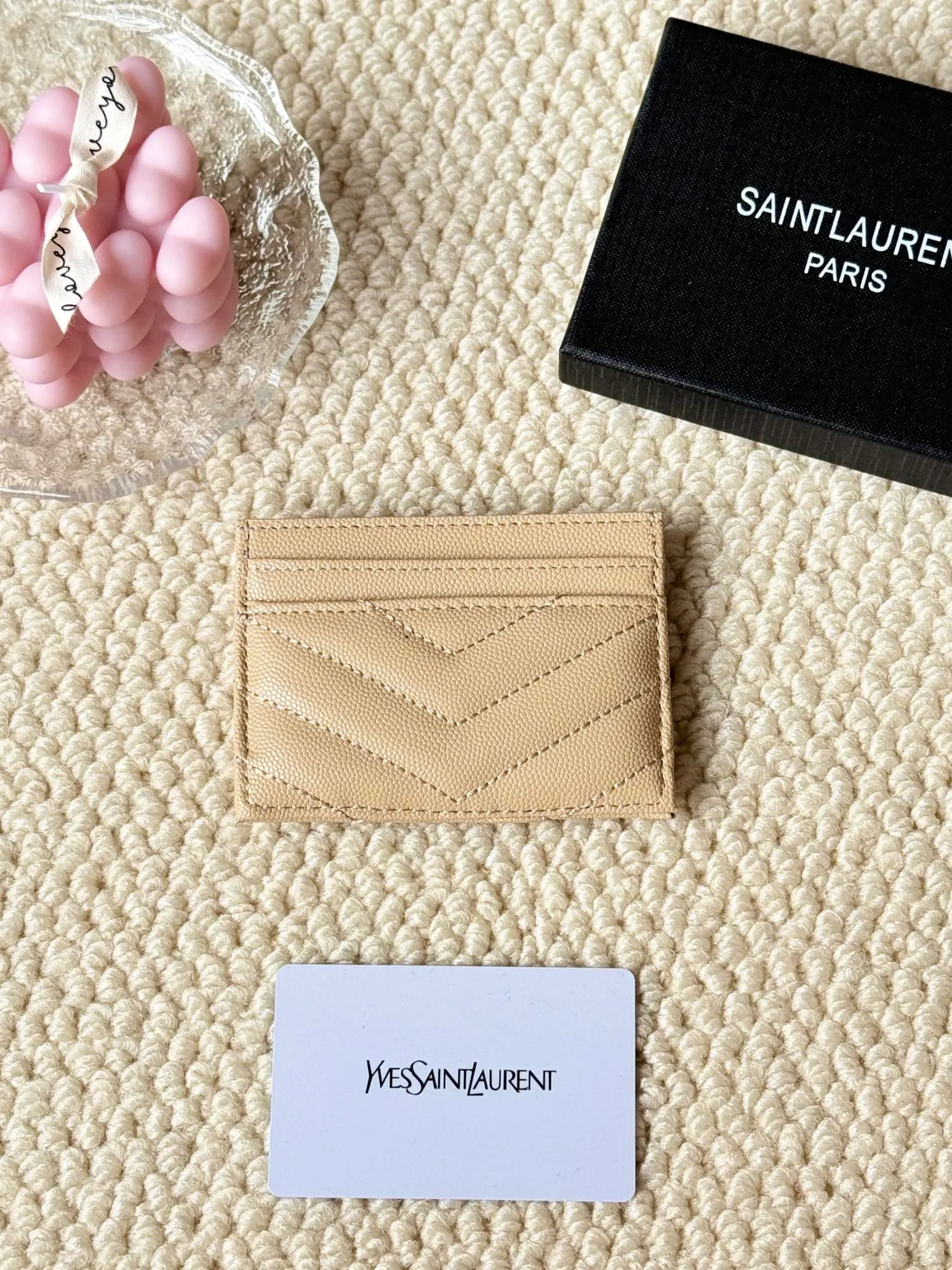 💰100 ysl Yves Saint Laurent's most classic genuine card bag, with sheepskin microfiber lining, jacquard embossed stitching sheepskin credit card holder, metal interlocking YSL logo original single-pair hardware, copied details Style number: 423291 Size: 10.5×7.5×0.5cm